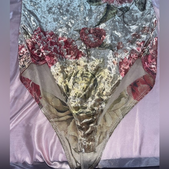 Velvet velour floral bodysuit - Picture 2 of 5